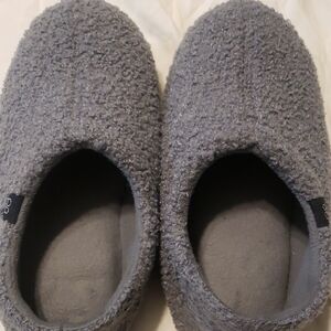 Cozy Gray Textured Slippers